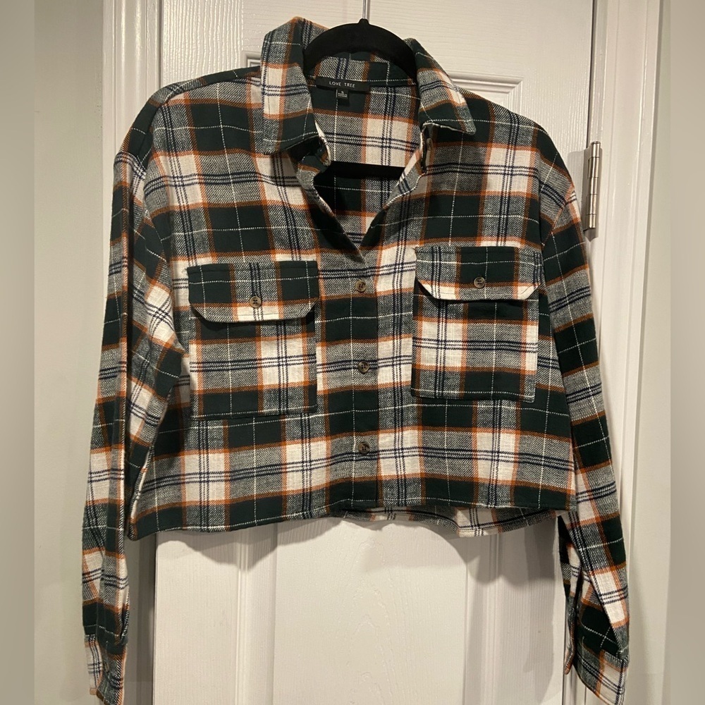 NWT Tilly’s Love Tree Size S Green White Plaid Cropped Flannel Button Down Shirt